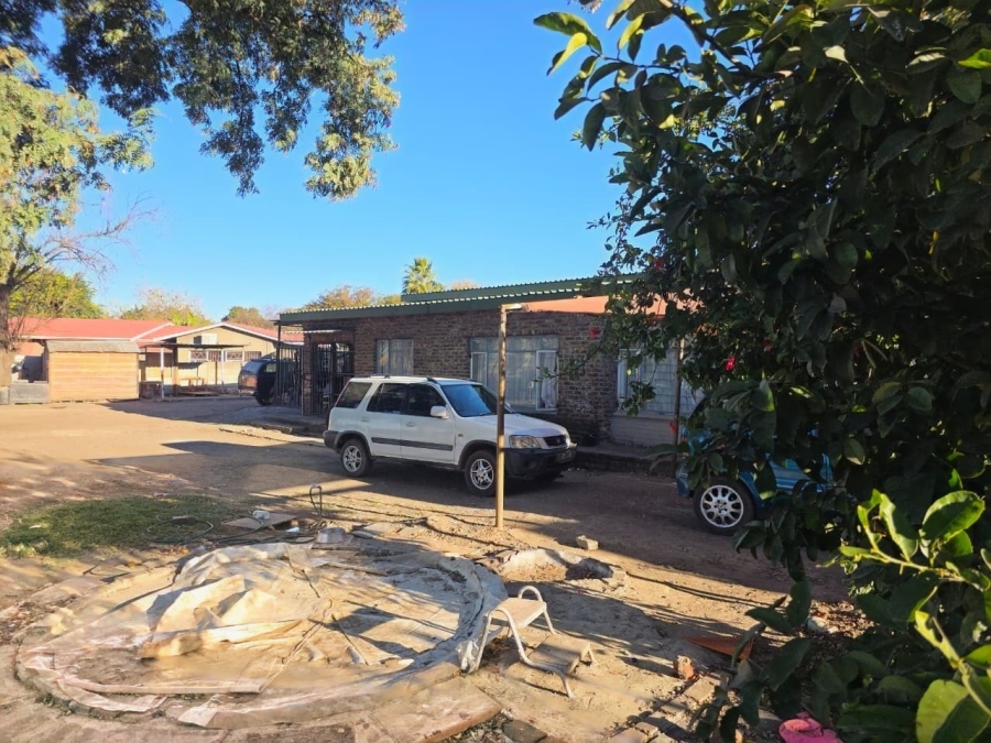 5 Bedroom Property for Sale in Oos Einde North West